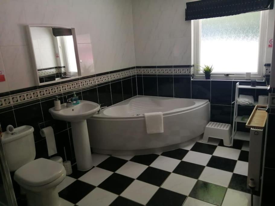 Waterside 3 Bed Cottage, Hot Tub, Sauna, Pvt Beach 애로차 외부 사진